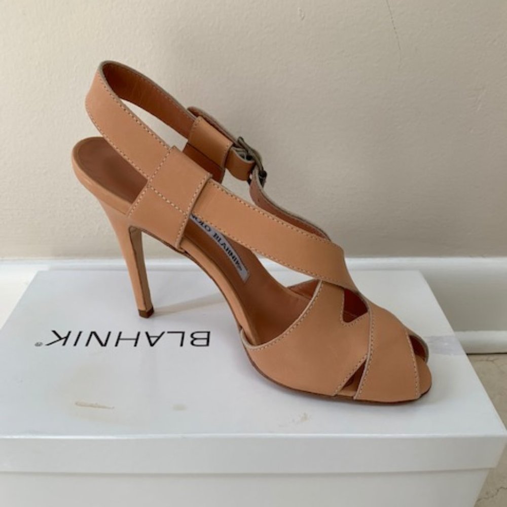 MANOLO BLAHNIK Nude Leather Strappy Sandals Size US 7/EUR 37